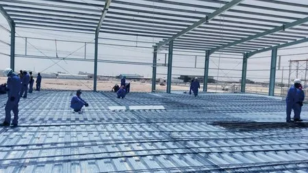 التركيب في الموقع أو الإرشاد والتوجيه عن بعد لعملية التركيب
