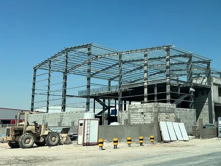 مبنى ورشة ذو هيكل فولاذي في قطر