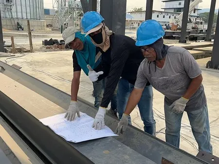 التركيب في الموقع أو الإرشاد والتوجيه عن بعد لعملية التركيب