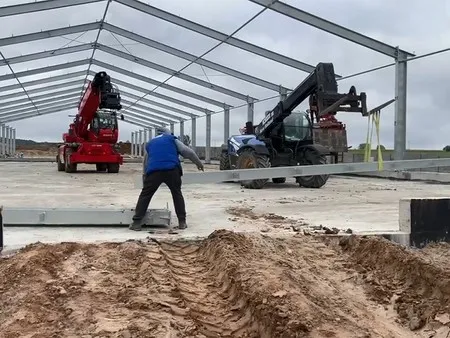 هيكل فولاذي مجلفن بالغمس الساخن لحظيرة الدواجن 